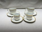 Jogo de 4 xícaras em porcelana Steatita com friso ouro, sendo 2 de café e 2 de chá.
