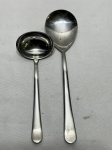 Concha de molho e colher de arroz em aço inox Wolff. Medindo a colher 24,5cm de comprimento, concha 18cm de comprimento.