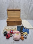 Lote de caixa em madeira, linhas de tricot. Medindo 29,5cm x 18,5cm x 15cm de altura.
