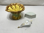 Lote de cachepot em cerâmica, 2 caixas em porcelana. Medindo o vaso 13cm x 10cm de altura.