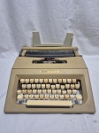 VINTAGEM. Máquina de escrever semi portátil Olivetti Lettera 25. Estado: Bom estado de conservação.