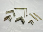 Lote de 16 pequenas mãos francesas em metal dourado. Medindo o maior 10cm x 10cm.