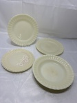 Jogo de 6 pratos em vidro opalinado Colorex creme, sendo 2 de cada. Medindo sobremesa 20cm de diâmetro, mesa 23cm de diâmetro e sopa 23cm de diâmetro.