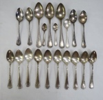 WOLFF 90- FAQUEIRO, vinte (20) talheres, confeccionados em metal espessurado a prata com lâminas em aço, ornamentação fita cruzada, manufatura PRATA WOLFF 90 (tradição desde 1894), sendo:  três colheres de sopa ( 20 cm), quatorze colheres de sobremesa ( 17 cm), uma colher de chá ( 13 cm) e duas de café ( 10 cm).