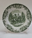 JHONSON BROTHERS- Prato em porcelana inglesa, coleção Coaching Scenes na cor verde Disign, cena central de carruagem em relevo e florais, Sex. XIX. Med. 25 cm diâmetro.