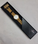 TISSOT  VINTAGE- Relógio feminino dourado a quartz water resistant 30 metros,  K 250 Stainless Steel Bark-Mineral cristal, anos 80. Pulseira bracelete com elos sobressalente, na caixa a quartz. Necessita troca de bateria. Acompanha caixa original. SEM BATERIA, NAO TESTADO.