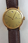 VINTAGE- Relógio masculino suiço de pulso GOLANA, caixa dourada com calendário, macanismo a corda 17 rubis, pulseira em couro, anos 80, a corda. SEM BATERIA, NÃO TESTADO.