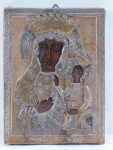 ARTE SACRA. Icone Russo Séx XX, têmpera técnica colada sobre madeira, representando Nossa Senhora de Czestochowa, em placa de metal dourado em alto relevo. Med. 15,5 x 11,5 cm.