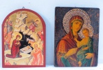 Dois (02) icones russos em têmpera sobre madeira representando Nossa Senhora com aureola em metal dourado e Natividade de Jesus Cristo , cercada por painéis que ilustram cenas bíblicas com rico acabamento em relevo dourado. Med: 24 x 17 cm.