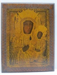 ARTE SACRA- ìcone técnica sobre madeira, borda entalhada representando Nossa Senhora de Czestochova. Med. 30,5 x 23,5 cm.