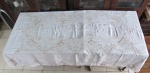 ILHA DA MADEIRA - Antiga toalha de mesa em linho português bordado em guirlandas e decoração floral  Med.: 260 x 170cm.