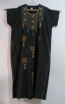 Chilaba arabe na cor preta com bordados. Tamanho XXL. Med. 130 cm comprimento.