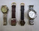 Quatro (04) relógios de pulso sendo: A) Seiko undicator Kinitic, novt-Japan swiss, automático, calendário, rosqueado- bracelete, númerado 671977. Med. 4,0 cm. B) Boss- Hugo Boss a quartz,pulseira de couro. Med. 4,5 x 4,2 cm, C) Movado Swiss quartz, pulseira de couro. Med. 3,3 cm, D) Stainless Steel Back- HP 1993, quartz, pulseira aço, funcionando. Todos Todos necessitam revisão, troca de bateria.