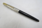 PARKER- uma (1) antiga caneta tinteiro, marca PARKER, corpo em baquelite, tampa em aço escovado, usada,não testada e sem garantia, vide foto. Marcada Made In Usa.