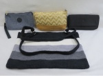 Lote com uma carteira em nylon, uma necessaire jeans da Kipling, uma necessaire da Les Lis Blanc e uma bolsa em crochê.