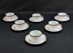 EXCLUSIVE FINE CHINE BY RONNER - Seis  xícaras para chá em porcelana na cor branca , decorada nas bordas com gregas e frisos dourados. Pirex com borda oitavada. Med. 5,5 x 8 cm.