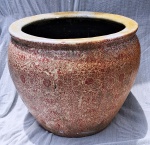 Ribeiro & Pavani ITU- Belíssimo e antigo cachepot oriental em cerâmica vitrificada no tom avermelhado, craquelado decorado com florais. Med. 44 x 55 cm. DEVIDO AO PESO +- 30/40 kilos E TAMANHO, ESTE LOTE SOMENTE POR TRANSPORTADORA.