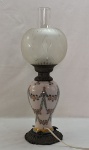 PORTUGAL VINTAGE- Antiga e rara luminária de mesa em porcelana Portuguesa do século XIX, profusamente decorada com guirlandas em rica policromia e figura de querubim e passaro no tom azulado com guarnições em bronze ormolu , ostentando manga dita chama em vidro satiné  lapidado com florais. MARCADA PORTUGAL 1966. Med. 54 cm altura x 18 cm diâmetro.