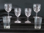 SAINT LOUIS- Seis (06) taças em fino cristal francês Saint Louis com guirlandas e florões para vinho , três modelos diferentes de decoração, sendo: dois copos para água ( 10,5 x 7 cm), duas para vinho branco ( 14 x 6,5 cm),duas taças para vinho tinto ( 14,5 x 8 cm diâmetro.