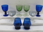 Seis (06) taças de formato, tamanho e cores variadas sendo:  dois pares para vinho ( 12,5 x 7,5 cm) nas cores azul e verde, um par para conhaque ( 10,5 x 8 cm diâmetro) e duas para champanhe ( 11,5 x 8,5 cm) na cor azul.