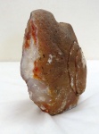 Pedra brasileira decorativa de Ágata Geode coloração rosada bruta. Med. 17 x 15 x 8 cm. Peso 2350 kg.