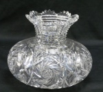 Vaso em bloco de cristal , ricamente lapidado a mão com padrões geométricos, com florais, palmas e borda serrilhada, fundo estrelado com 24 pontas, possivelmente Baccarat. Med. 16 x 20 cm diâmetro. Borda com restauro ( colado).