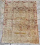 Tapete Turco Giordez. Med. 170 x 132 cm. Obs: Com 3 furos ao centro e um na lateral.