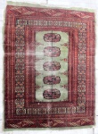Antigo tapete paquistão, padrão geométrico. Med. 124 x 91 cm. Obs: Necessita refazer bordas, rapé.