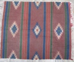 Tapete Kilim. Com dois furos, no estado. Med. 146 x 122 cm.