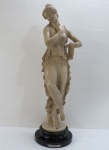Grande escultura em marfinite Italiano representando "Bailarina dançarina", Antonio Canova estilo neoclássica em tom marfim. Medida: 70 cm alt.