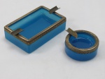 Dois (02) cinzeiros em opalina francesa Baccarat , em tom azul, guarnecida em bronze, um retangular ( 3 x 11 cm) e um redondo ( 2,5 x 6 cm diâmetro). Não marcado.