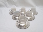 Jogo de 6 xícaras de café em porcelana com suporte e pires em prata 90 Cristofoli. Medindo a xícara 5cm x 5.5cm de altura.