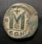 Moeda Estrangeira, IMPÉRIO BIZANTINO, Constantinopla, Imperador Justino, Valor 1 Follis, Período 518/527, 5ª Officina, Cobre, Peso 19,1 g, Diâmetro 33 mm, Muito Bem Conservada.