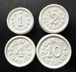 Raras Moedas de Porcelana da Câmara Municipal de Vila Nova de Gaia, Fichas de Emergência emitidas em 1921 devido à escassez de metal após a Primeira Guerra Mundial, " Dinheiro de Emergência, Valores 1; 2; 4 e 10 Centavos, Flor de Cunhos.