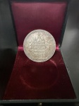 Medalha Comemorativa, Associação dos Empregados do Comércio do Rio de Janeiro - Inauguração do Edifício Social na Avenida Central, Data 1909, Gravador Girardet, Prata, Peso 44 g, Diâmetro 45 mm, NO ESTOJO ORIGINAL, Flor de Cunho.