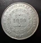 Moeda Brasileira, Império, 3º Sistema Monetário, 1º Tipo, Valor 1000 Reis, Ano 1852, Prata, Peso 12,75 g, Diâmetro 30 mm, Soberba.