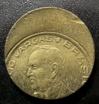 Rara Moeda Brasileira, Erro de Cunhagem, GRANDE DESLOCAMENTO - BONÉ, Valor 50 Centavos, Ano 1947, Bronze Alumínio, Getúlio Vargas, Flor de Cunho.