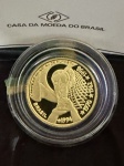 Moeda Comemorativa do Brasil, Alusiva ao Tetracampeonato Mundial de Futebol, Valor 20 Reais, Ano 1994, Ouro, Peso 8 g, Diâmetro 22 mm, Estojo Original com Certificado, Proof - Flor de Cunho.
