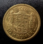 Moeda Estrangeira, DINAMARCA, Frederik VIII, Valor 10 Kroner, Ano 1909, Ouro, Peso 4,4 g, com Gravado as Iniciais JC e a Data de 22/01/42, Flor de Cunho.