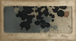 ROSSINI PEREZ (1931-2020) - Obra sobre papel assinada no canto inferior direito. Petit Mon (Aquatinte). Medida da obra 11cm x 6cm, medida total 21cm x 28cm.NOTA SOBRE O ARTISTA: Rossini Quintas Perez (Macaíba, Rio Grande do Norte, 1931 - Rio de Janeiro, Rio de Janeiro, 2020). Gravador, pintor. Muda-se com a família, em 1940, para o Rio de Janeiro. Em 1951, freqüenta a Associação Brasileira de Desenho e tem aulas com o pintor Ado Malagoli (1906-1994). Em visita à 2ª Bienal Internacional de São Paulo, em 1953, impressiona-se com as gravuras de autoria de Edvard Munch (1863-1944) e decide se dedicar a essa técnica. No Rio de Janeiro, estuda na Escolinha de Arte do Brasil e é orientado por Oswaldo Goeldi (1895-1961). Por volta de 1952, é aluno de Iberê Camargo (1914-1994) e, em 1953, de Fayga Ostrower (1920-2001). No mesmo ano, participa da 1º Exposição Nacional de Arte Abstrata, no Hotel Quitandinha, em Petrópolis, Rio de Janeiro. Na década de 1950, suas obras tratam de temas como os barcos, os morros e as favelas cariocas. Em 1959, é assistente de Johnny Friedlaender (1912-1992) no Ateliê de Gravura do Museu de Arte Moderna do Rio de Janeiro (MAM/RJ), no qual leciona, desse ano até 1961. Aperfeiçoa-se em litografia na Rijksakademie, em Amsterdã, como bolsista, em 1962. Reside em Paris de 1962 a 1972. Ajuda a implantar uma oficina de gravura em metal na Ecole Nationale des Beaux-Arts Escola Nacional de Belas Artes, em Dacar, Senegal, entre 1974 e 1975, e dá aulas nessa instituição em 1977 e 1978. De volta ao Brasil, é professor no Centro de Criatividade da Fundação Cultural do Distrito Federal, em Brasília, em 1978, e no Ateliê de Gravura do MAM/RJ, de 1983 a 1986.Na década de 80, Rossini faz à Biblioteca Nacional uma grande doação de gravuras e cartazes, entre gravuras em metal, litografias e serigrafias. A partir de 2010, volta a fazer doações para o acervo da Iconografia e, com uma forma de agir admirável e generosa, fez questão de que suas peças fossem divulgadas através de imagens digitais. A Pinacoteca do Estado de São Paulo, instituição da Secretaria da Cultura, apresentou em 2013, a exposição Rossini Perez: Um passante e duas margens. Com 88 obras, integra gravuras e matrizes realizadas pelo artista entre 1955 e 1980. As obras fazem parte do conjunto de 104 gravuras e matrizes que foram doadas pelo artista em 2009 para a Pinacoteca de São Paulo, oferecendo um panorama abrangente de sua produção. Além disso, acompanhou a compilação das informações acerca de suas obras. Sua mais recente doação contempla uma forma de arte a que ele sempre se dedicou e que torna-se mais e mais significativa a cada dia: a fotografia. Rossini contempla a cidade do Rio com olhos carregados de sensibilidade, mirando e captando desde detalhes arquitetônicos a espaços urbanísticos focalizando nossas perdas e ganhos. São fotos de 1976 que participaram, em 2015, de exposição no Museu de Arte do Rio(MAR).