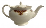 INGLATERRA - Bule em faiança inglesa, marca Woods  Ivory Ware, Inglaterra.Peça com tampa original, corpo bojudo, bico vertedor e alça lateral, decoração floral policromada com guirlanda em tom vinho e detalhes dourados.Base marcada, início séc. XX. Estado de conservação compatível com a idade, com leves sinais de uso. Acompanha tampa. Mede 27 cm.