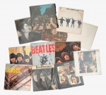 Lote com 12 álbuns de The Beatles, incluindo títulos icônicos como Abbey Road, Help!, Rubber Soul, Let It Be e Sgt. Peppers Lonely Hearts Club Band, além de coletâneas clássicas. Conjunto representativo da trajetória da banda, com prensagens variadas e ótimo apelo para colecionadores e revenda.