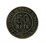 BRASIL IMPERIO - Moeda brasileira de 50 réis, datada de 1886, período do Império do Brasil, cunhada em bronze. Anverso com armas imperiais coroadas ladeadas por ramos, legenda Império do Brasil; reverso com valor facial ao centro e inscrição Decreto nº 1817 de 5 de setembro de 1870. Apresenta pátina escura e sinais de circulação.