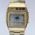 SEIKO - Relógio quartz, não testado. Pulseira: 20mm. Caixa: 4cm x 3,5cm, vertical x horizontal, sem contar a coroa. ***ATENÇÃO! ESTE RELÓGIO NÃO POSSUI GARANTIA DE FUNCIONAMENTO. Produto sendo vendido conforme ESTADO, testado, ou não, diz respeito apenas ao momento da catalogação. Recomenda-se revisão.*** Se necessário, solicitar mais fotos, vídeos ou perguntas para análise via e-mail reidaantiguidade@gmail.com, Obrigado pela visita!
