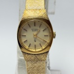 CITIZEN - Relógio quartz, não testado. Pulseira: 11mm. Caixa: 2,7cm x 1,9cm, vertical x horizontal, sem contar a coroa. ***ATENÇÃO! ESTE RELÓGIO NÃO POSSUI GARANTIA DE FUNCIONAMENTO. Produto sendo vendido conforme ESTADO, testado, ou não, diz respeito apenas ao momento da catalogação. Recomenda-se revisão.*** Se necessário, solicitar mais fotos, vídeos ou perguntas para análise via e-mail reidaantiguidade@gmail.com, Obrigado pela visita!