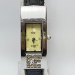 T & E - Relógio quartz, não testado. Pulseira: 15mm. Caixa: 4,6cm x 2cm, vertical x horizontal, sem contar a coroa. ***ATENÇÃO! ESTE RELÓGIO NÃO POSSUI GARANTIA DE FUNCIONAMENTO. Produto sendo vendido conforme ESTADO, testado, ou não, diz respeito apenas ao momento da catalogação. Recomenda-se revisão.*** Se necessário, solicitar mais fotos, vídeos ou perguntas para análise via e-mail reidaantiguidade@gmail.com, Obrigado pela visita!