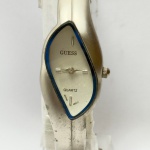 Relógio quartz, não testado. Pulseira: 11mm. Caixa: 5,5cm x 2,1cm, vertical x horizontal, sem contar a coroa. ***ATENÇÃO! ESTE RELÓGIO NÃO POSSUI GARANTIA DE FUNCIONAMENTO. Produto sendo vendido conforme ESTADO, testado, ou não, diz respeito apenas ao momento da catalogação. Recomenda-se revisão.*** Se necessário, solicitar mais fotos, vídeos ou perguntas para análise via e-mail reidaantiguidade@gmail.com, Obrigado pela visita!