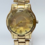 Relógio quartz, não testado. Pulseira: 20mm. Caixa: 3,8cm x 4cm, vertical x horizontal, sem contar a coroa. ***ATENÇÃO! ESTE RELÓGIO NÃO POSSUI GARANTIA DE FUNCIONAMENTO. Produto sendo vendido conforme ESTADO, testado, ou não, diz respeito apenas ao momento da catalogação. Recomenda-se revisão.*** Se necessário, solicitar mais fotos, vídeos ou perguntas para análise via e-mail reidaantiguidade@gmail.com, Obrigado pela visita!