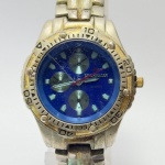 Relógio quartz, não testado. Pulseira: 19mm. Caixa: 4,1cm x 4,2cm, vertical x horizontal, sem contar a coroa. ***ATENÇÃO! ESTE RELÓGIO NÃO POSSUI GARANTIA DE FUNCIONAMENTO. Produto sendo vendido conforme ESTADO, testado, ou não, diz respeito apenas ao momento da catalogação. Recomenda-se revisão.*** Se necessário, solicitar mais fotos, vídeos ou perguntas para análise via e-mail reidaantiguidade@gmail.com, Obrigado pela visita!