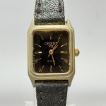 ORIENT - Relógio quartz, não testado. Pulseira: 15mm. Caixa: 2,5cm x 2,1cm, vertical x horizontal, sem contar a coroa. ***ATENÇÃO! ESTE RELÓGIO NÃO POSSUI GARANTIA DE FUNCIONAMENTO. Produto sendo vendido conforme ESTADO, testado, ou não, diz respeito apenas ao momento da catalogação. Recomenda-se revisão.*** Se necessário, solicitar mais fotos, vídeos ou perguntas para análise via e-mail reidaantiguidade@gmail.com, Obrigado pela visita!